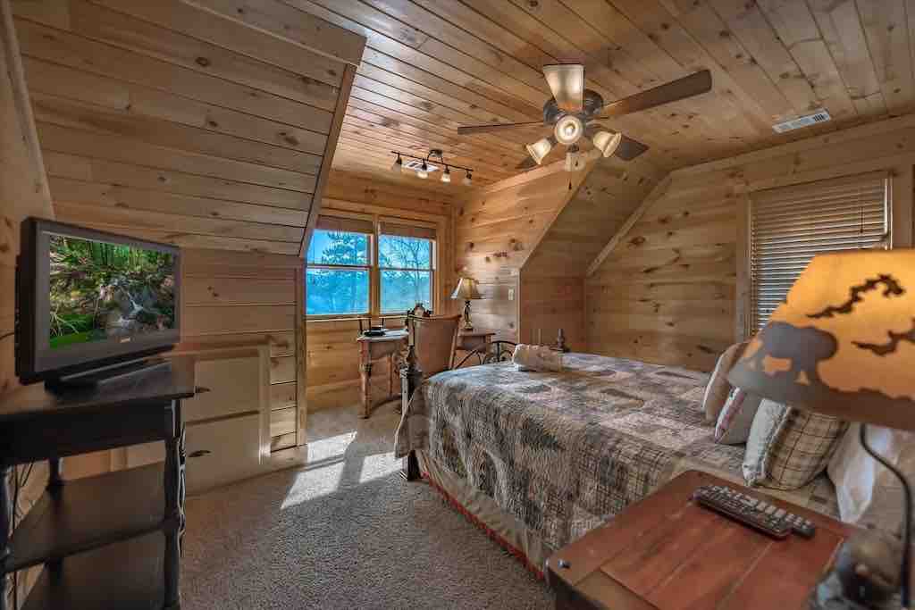 Спалня до лофта