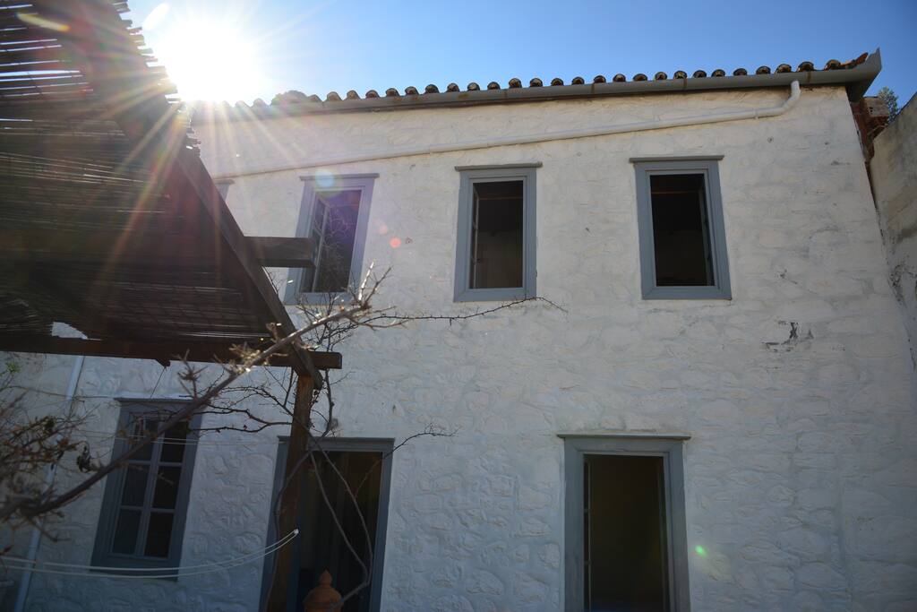 A 140 square meters traditional house in 3 levels