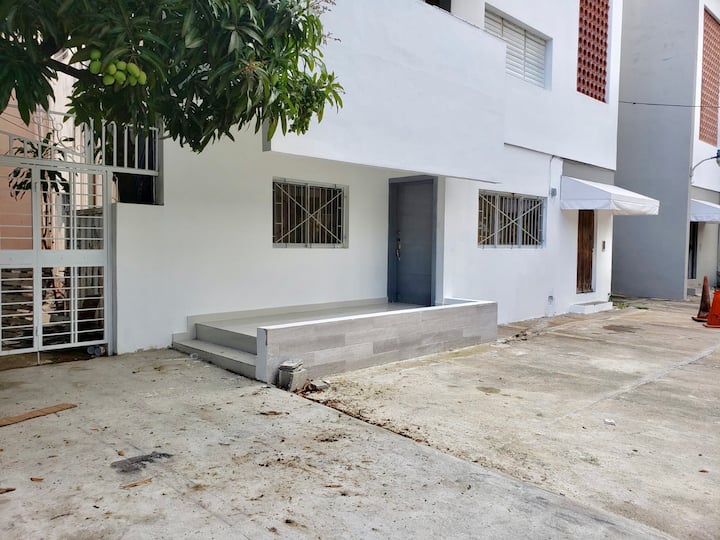 Large, Comfortable Apartment in Great Location! Apartments for Rent