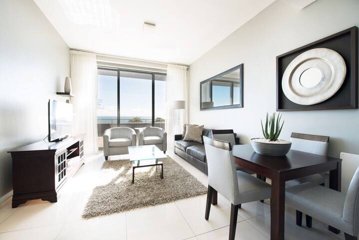 2 Bdrm Beachfront Apartment with awesome sea views gallery image 5