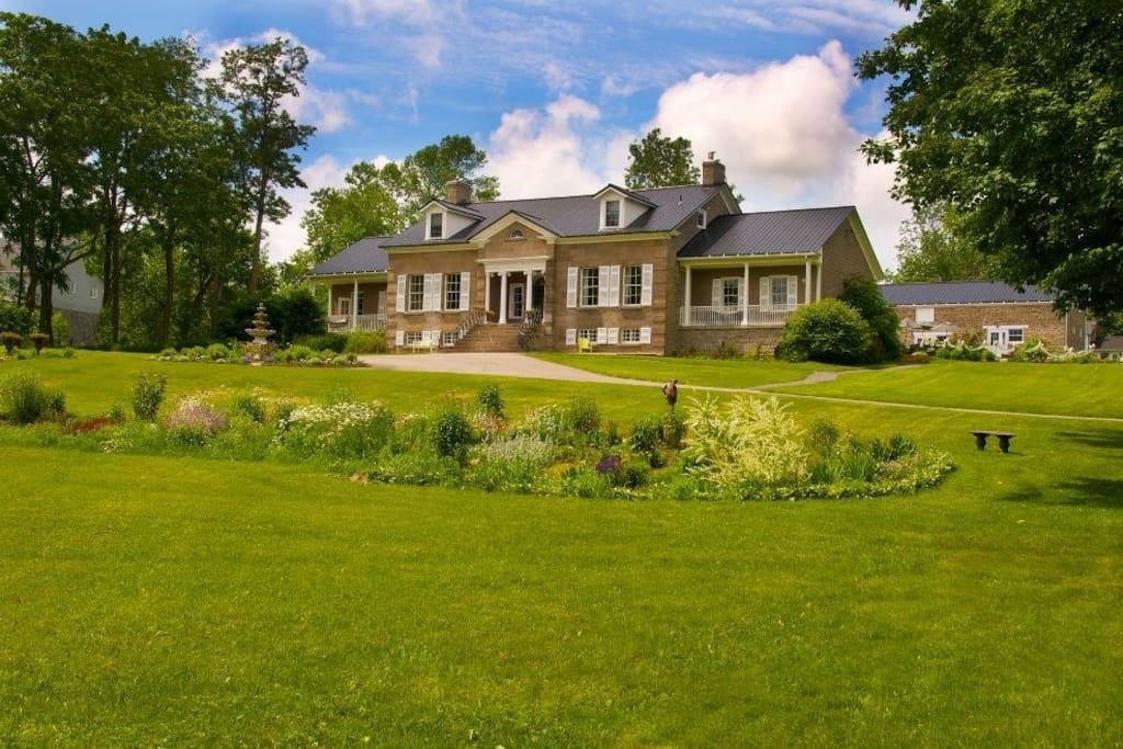 Maplehurst, Manor