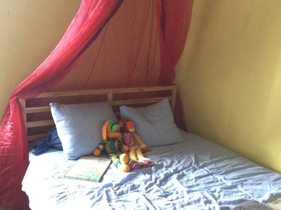 Chambre Jaune 140x200 bed