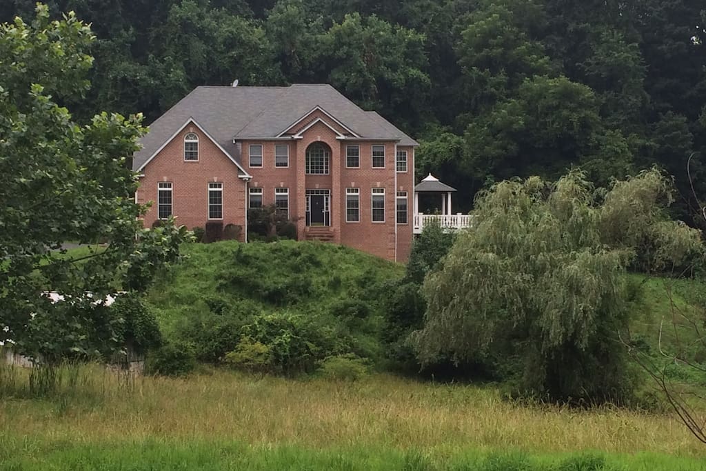 A Unique & Private Home Houses for Rent in Cockeysville, Maryland