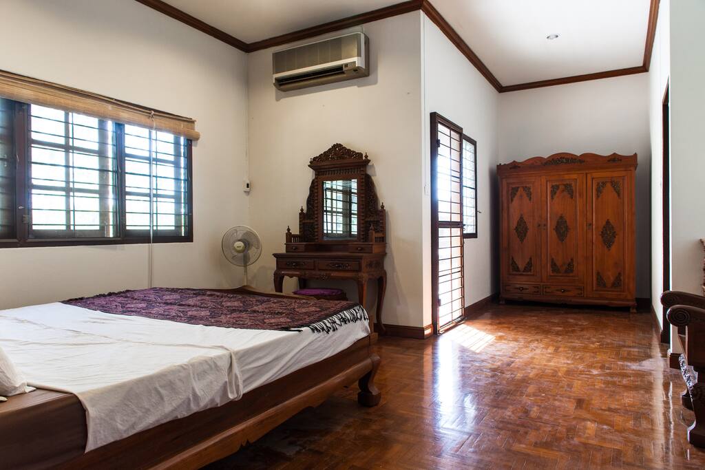 The room is bright and spacious and comes with private bathroom and large private balcony terrace (with mountain view!)