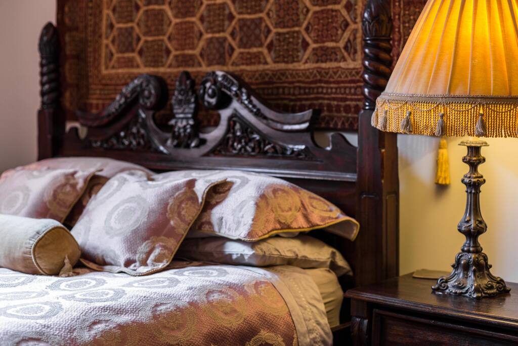 Comfortable queen sized bed with a variety of pillows & block out curtains to ensure a good nights sleep