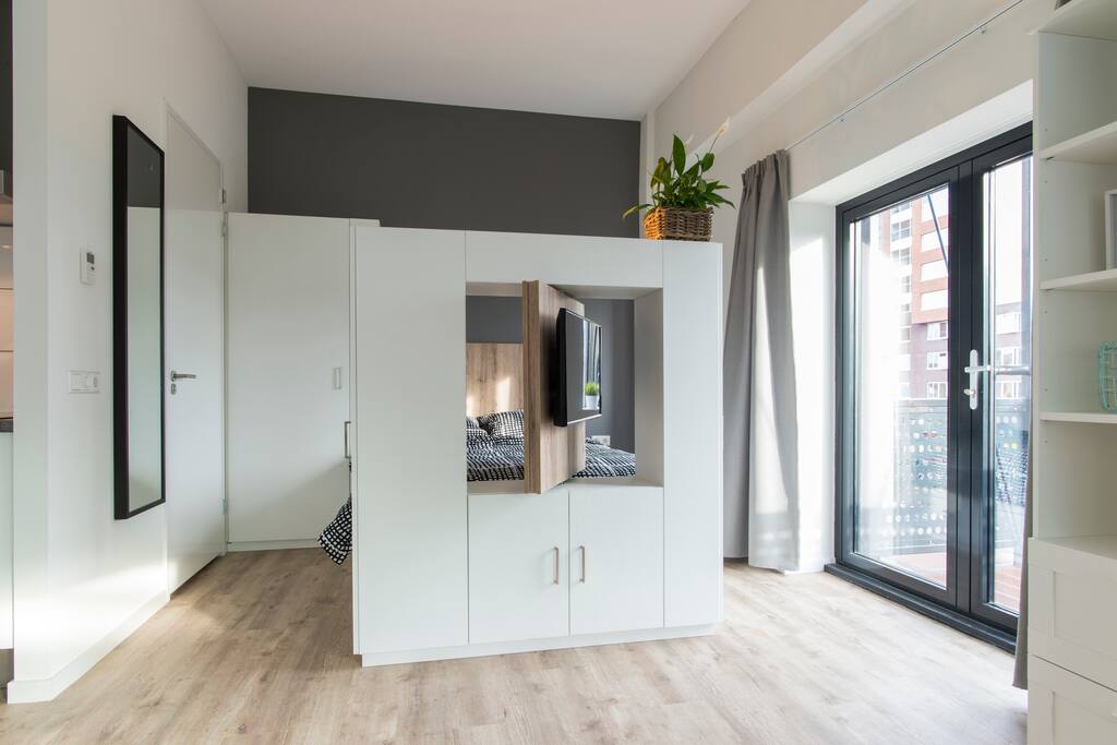 Dutch design: turn your tv!