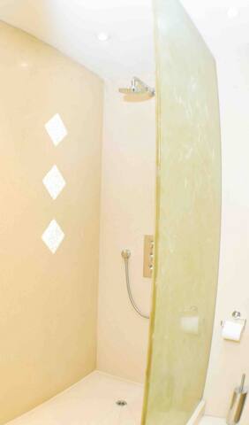 gorgeous flat in Chelsea gallery image 5