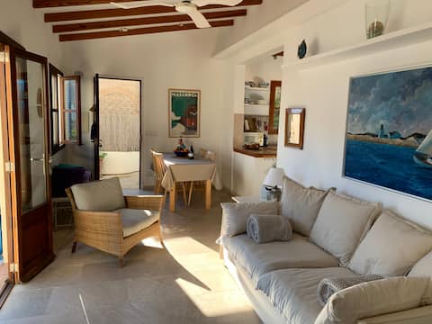 Propiedad de Airbnb exitosa: Beautiful beach house with a small pool. en Sóller