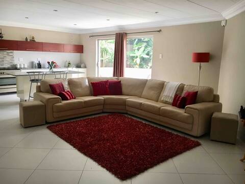 Large Modern Self-Catering Flat - Korsmans Retreat