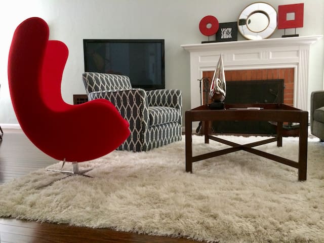 Andulore Cottage – Walk to Burlingame Dining/Shops