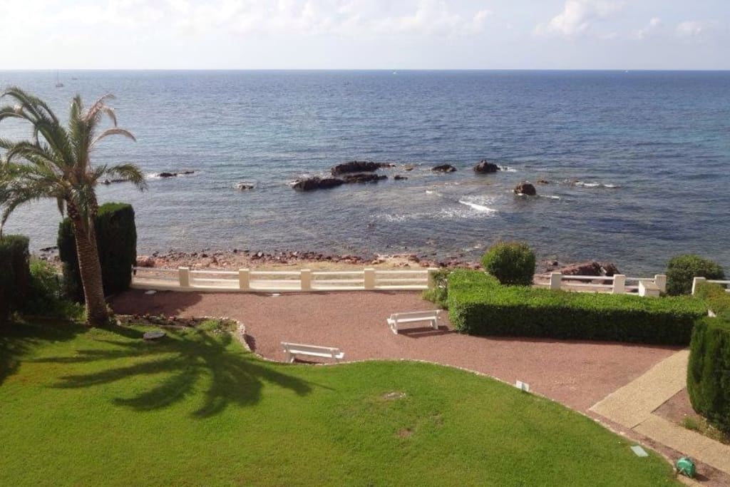 Accès direct mer...vue du balcon