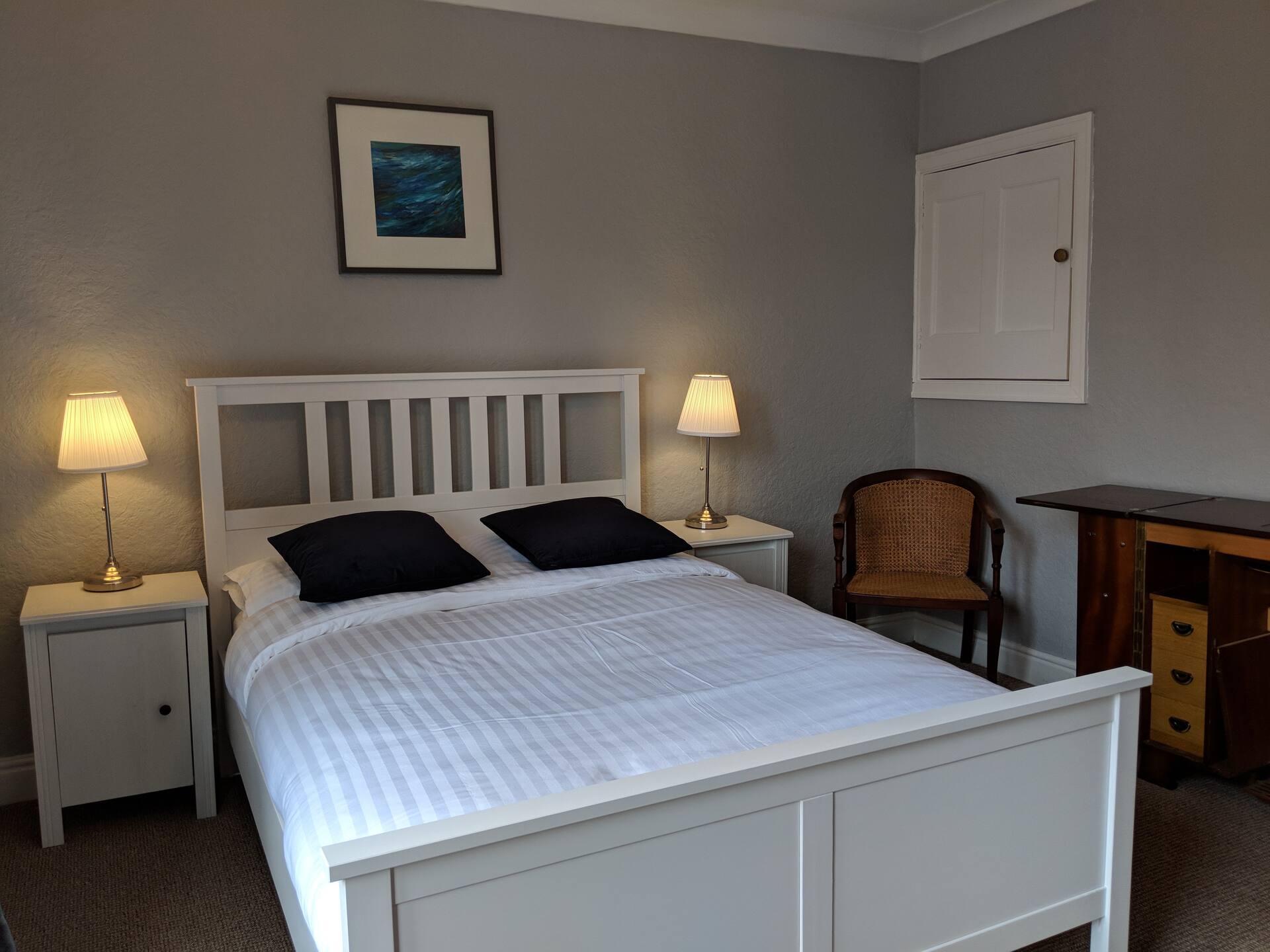 Cathedral Quarter - sleeps 8 — photo 4