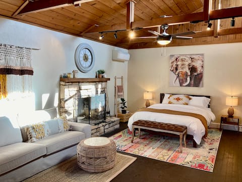 Farmhouse style home next to Downtown Campbell