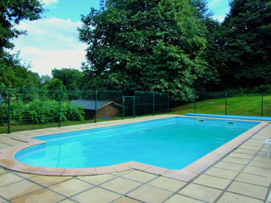 It's not a holiday without a heated pool... Jump in! Dimensions 11.5m X 5m X 2m max.