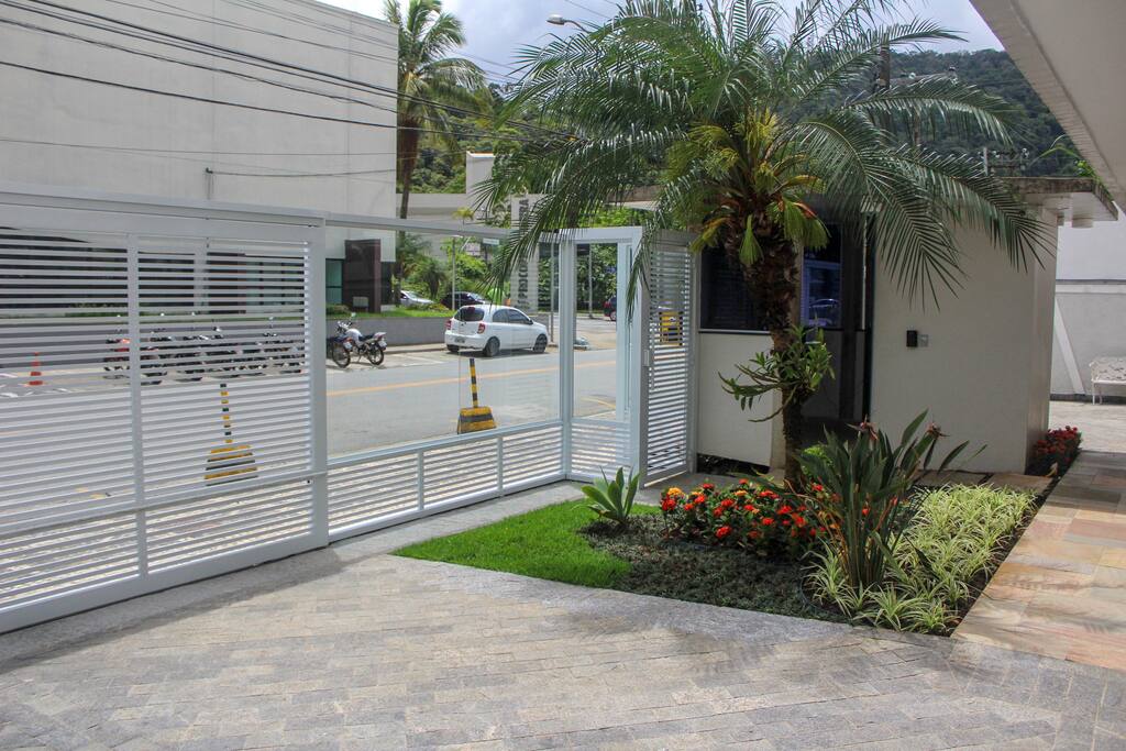 Localização em frente ao Teatro Municipal e supermercado Pão de Açúcar