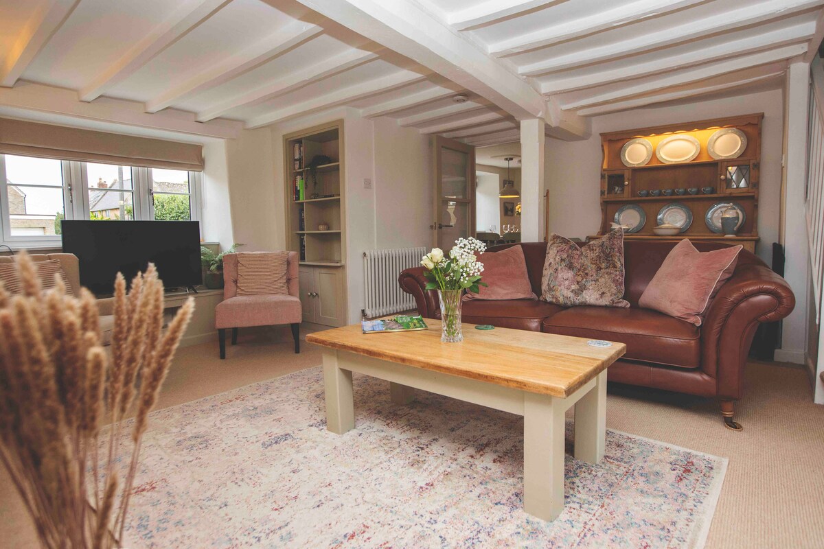 Top performing Airbnb: Cotswold Cottage full of character - 4 bedrooms in Warwickshire