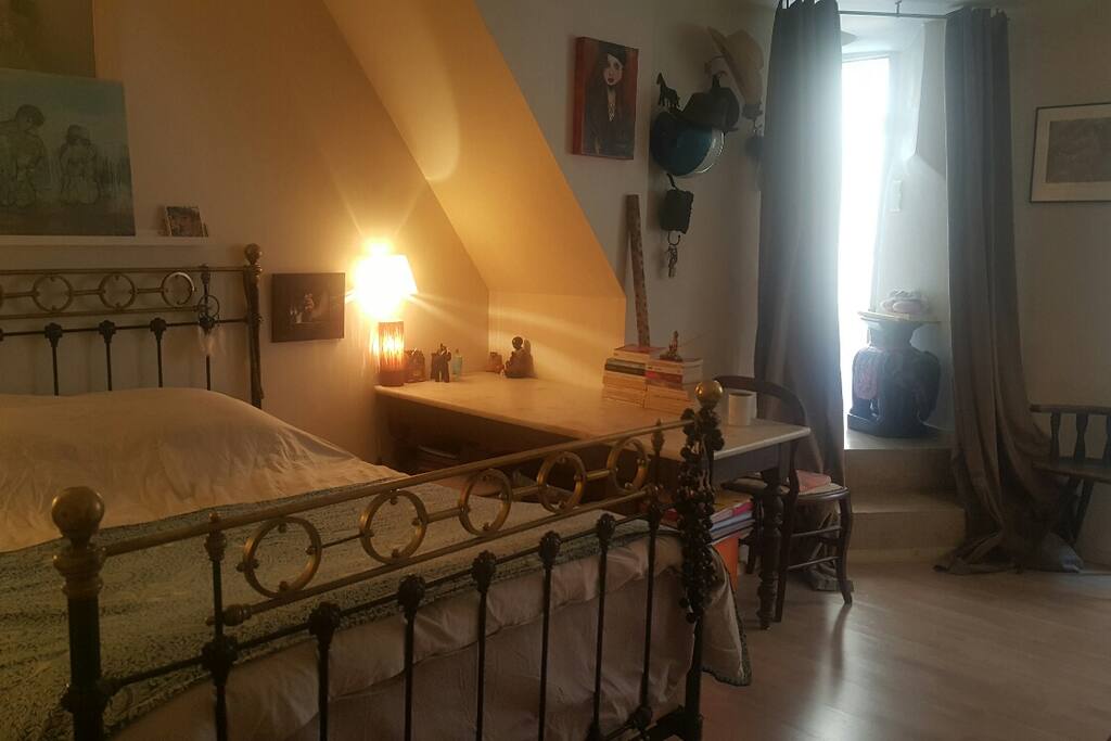 Master bedroom with queen size bed