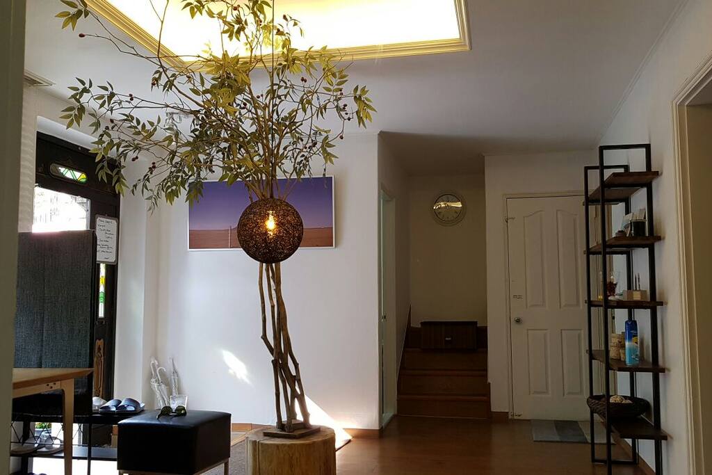 Living Room /
Midheaven, Forward gate.