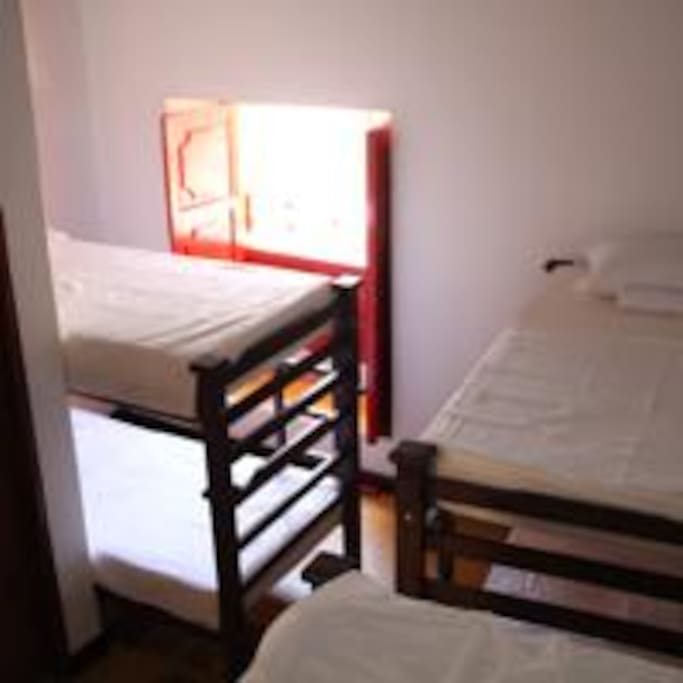 Dormitorios con baño privado./Share room