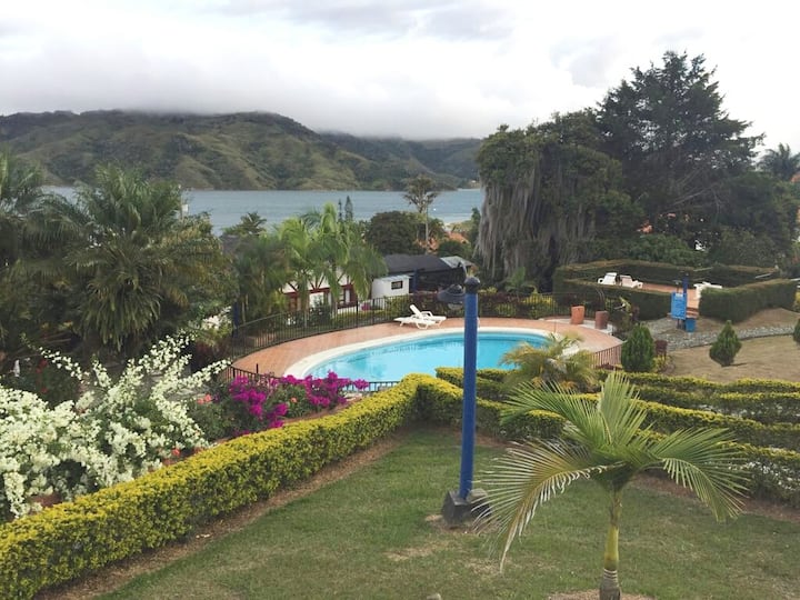 Monaco De Ensueño En El Lago Calima-darien - Valle del Cauca