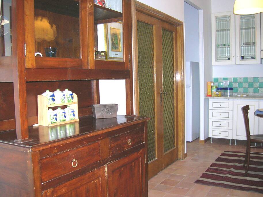 loa credenza in arte povera
