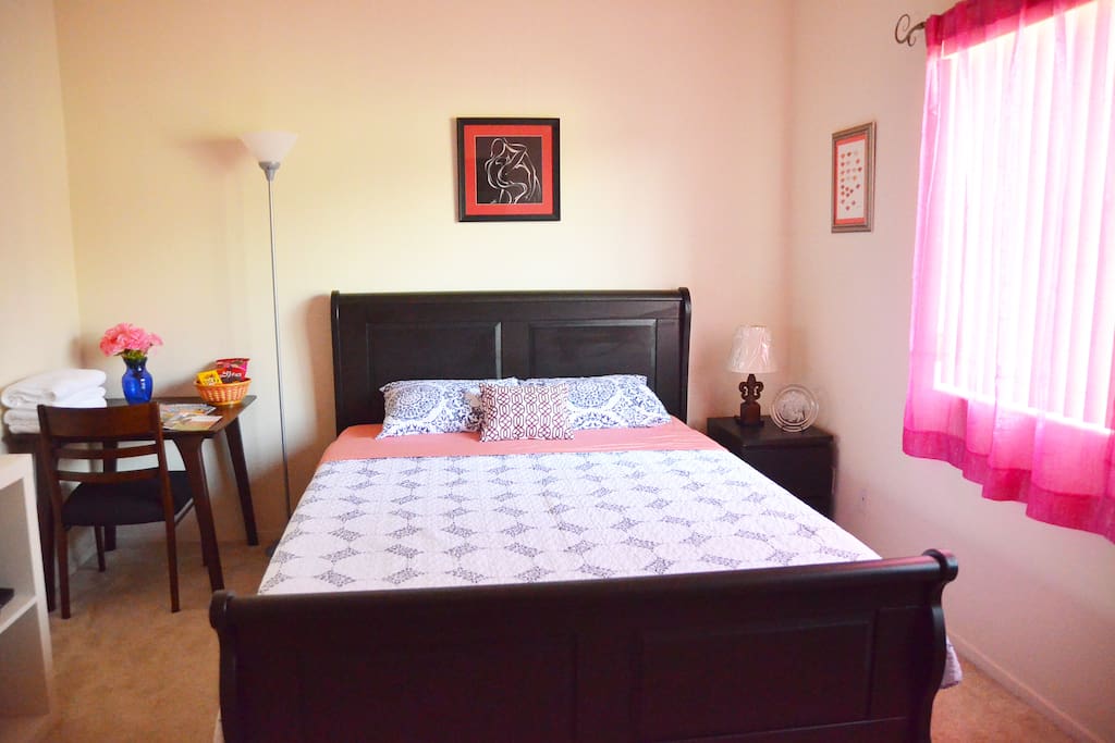 Queen Bed in quiet, secluded Condo