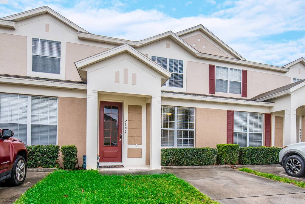 2386 Silver Palm Dr-2.jpg