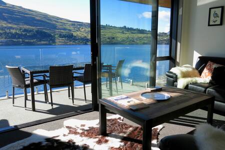 Luxury 2BR Apartment right by the Lake -brand new!