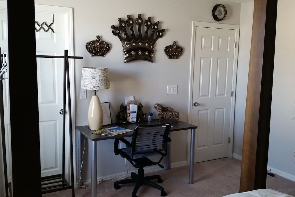 Work space with wireless internet speed of 100 Mbps
