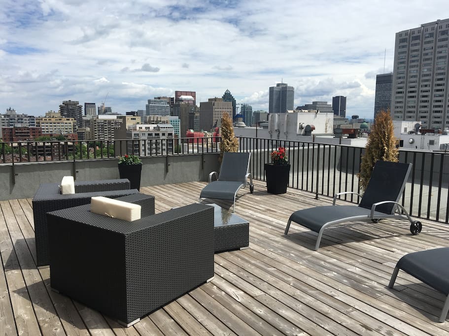 Rooftop terrace for lounging or dining