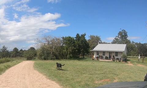Friendship Acres: Farmhouse outside Bellville, TX