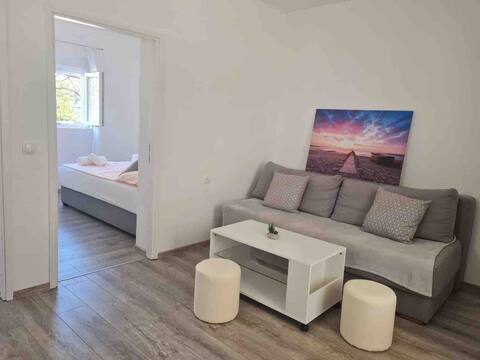 Primorka - Comfortable Seaside Apartment