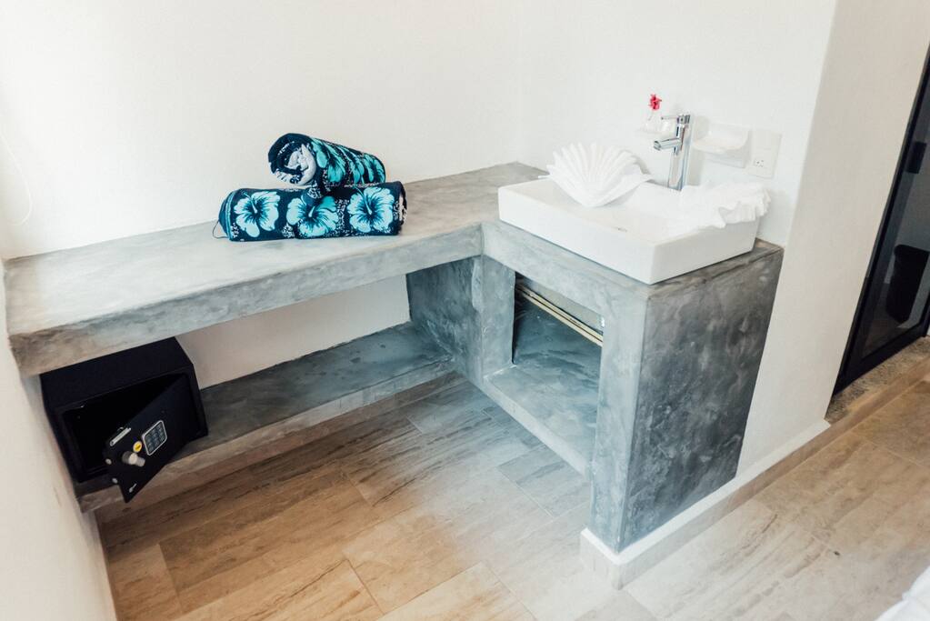 sink, safe, ac and filtered water