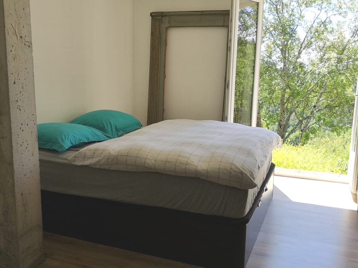 Spálňa s manželskou posteľou