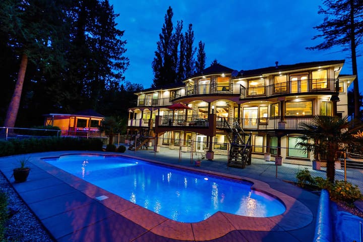 Mansion Available 16+ Guests!