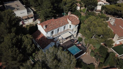Large 5 bedroom villa, 2 min walk to the sea
