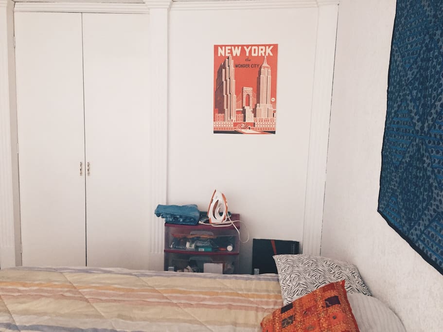 Beautiful room with closet !!