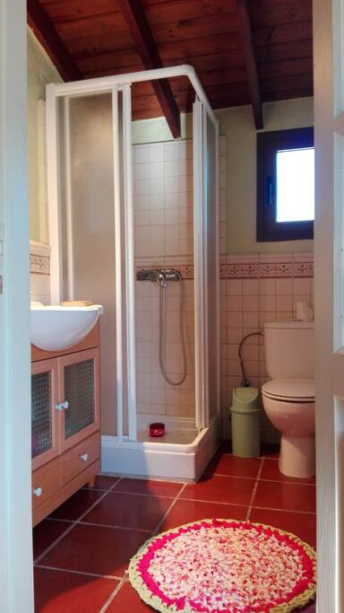 Baño completo con ducha