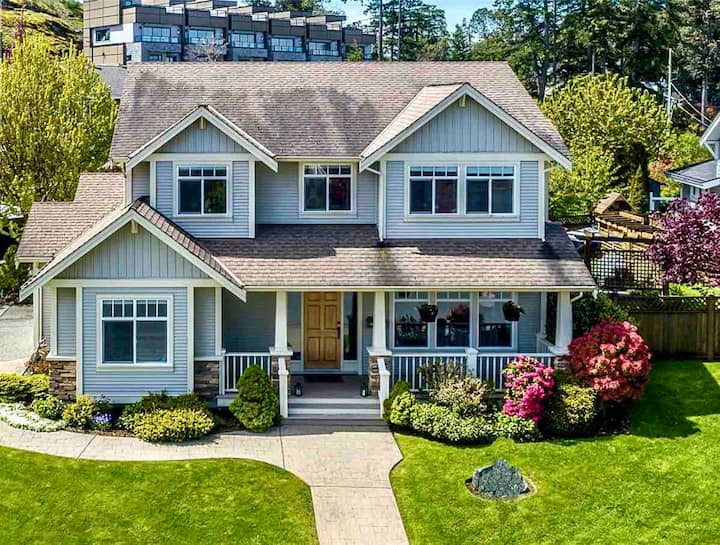 Stylish 4Bedroom Home in a Neighborhood Houses for Rent in Nanaimo, British Columbia