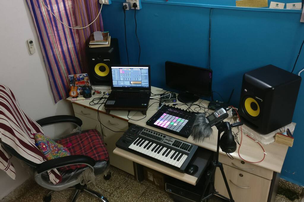 Bedroom Studio