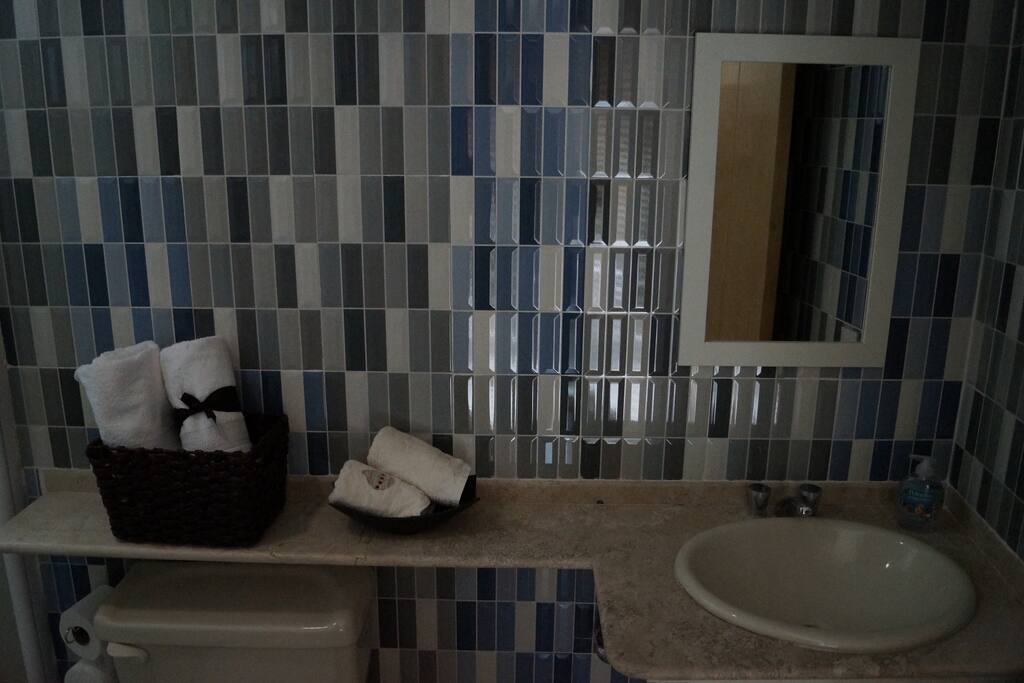 Baño del cuarto principal-Main bathroom