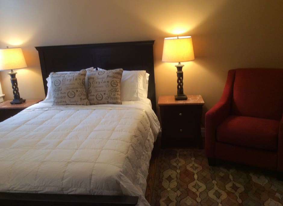 Bedroom with U.S. queen size bed