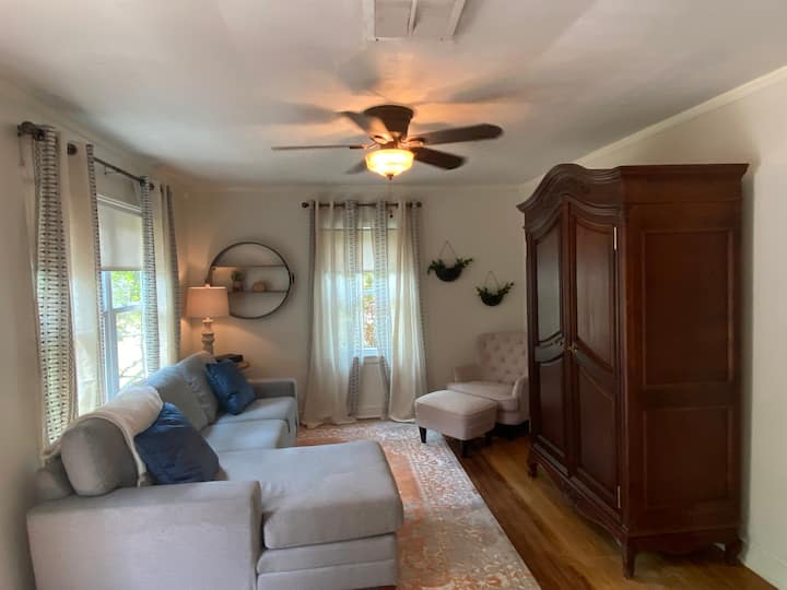 Charming Pet Friendly Cottage! Centrally Located! - Monroe, LA
