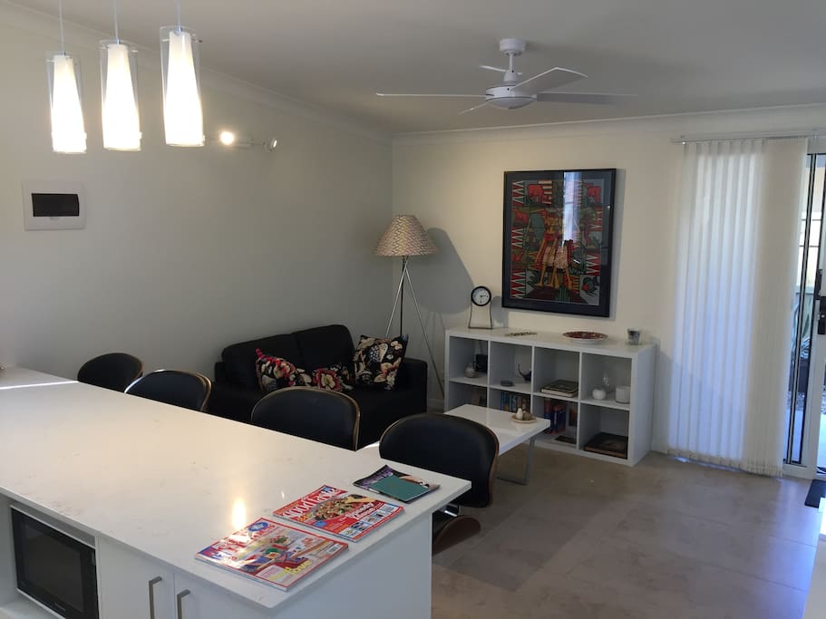 Lounge leading to front courtyard