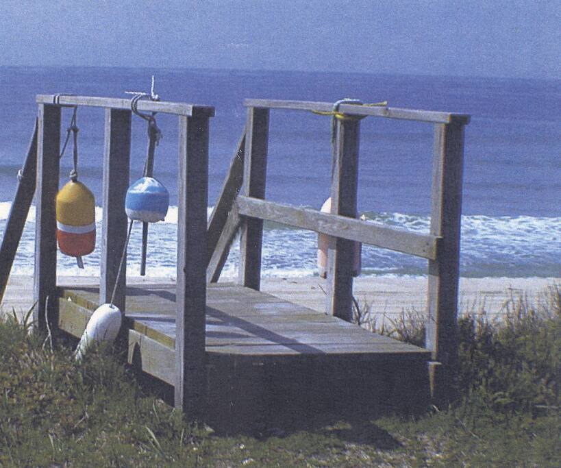 Walk or Bike To Famous Cliff Road & Lincoln Circle "Steps Beach"; Jetties Beach & Town Children's Beach