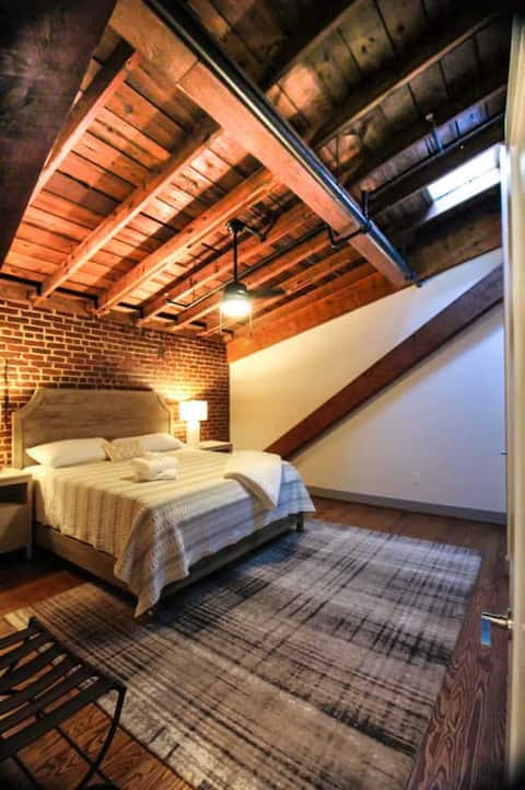 King Suite - The Lofts at Downtown Salem