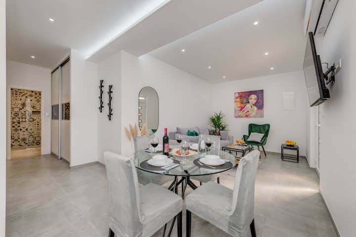 Luxury Two-bedroom Apartment Asi - Podstrana