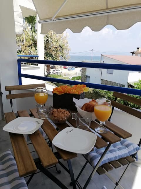 Jani's Beach House * Beachfront *