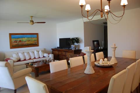 Anuncio de Airbnb popular: Apartment in Manantiales across from Bikini Beach en Manantiales