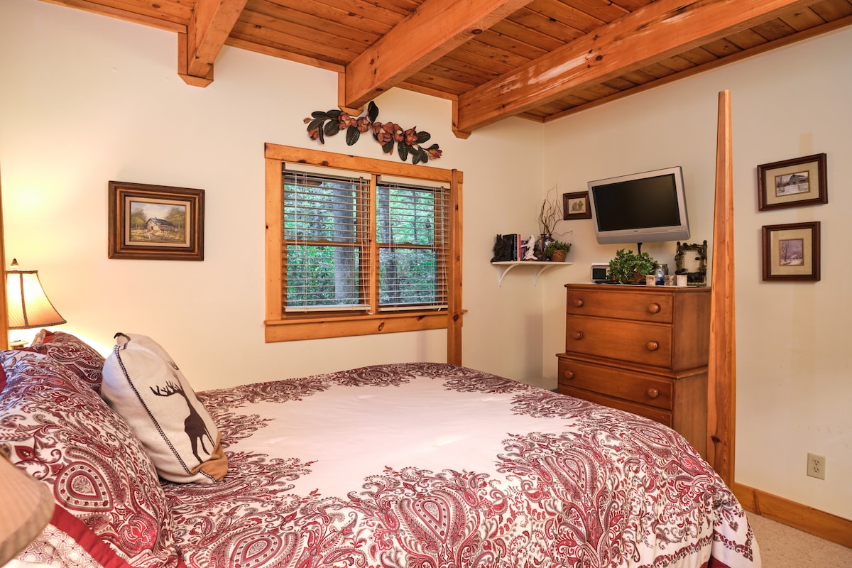 Спална соба со телевизор